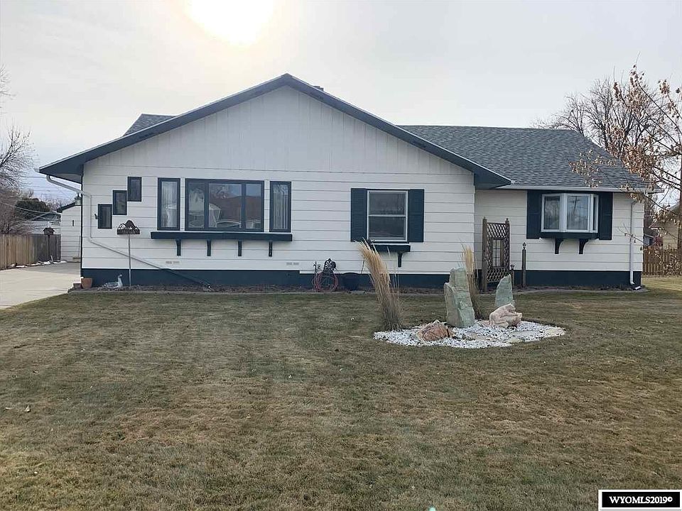 1st image of 319 6th Ave N
