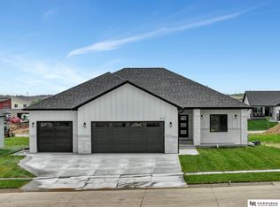 612 N 107th St, Lincoln, NE 68527
