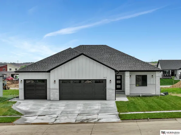 612 N 107th St, Lincoln, NE 68527