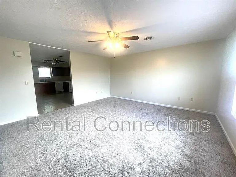 712 Joseph Ln — Photo 1
