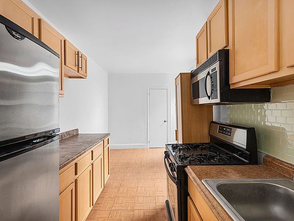 2nd image of 343 Bedford Ave #1E