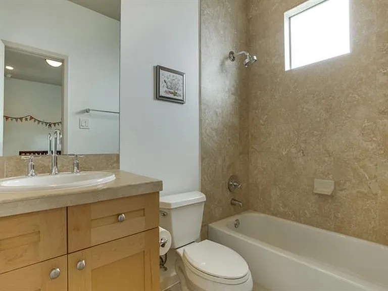 1406 Pecos St — Photo 21