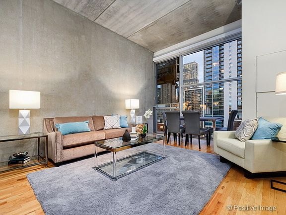 4th image of 630 N Franklin St #1104