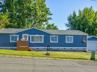 929 NE Rifle Range St, Roseburg, OR 97470