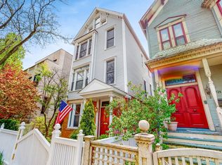 1717 W Henderson St, Chicago, IL 60657