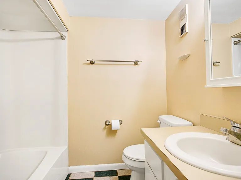 611 Olympic Dr #B-4 — Photo 14