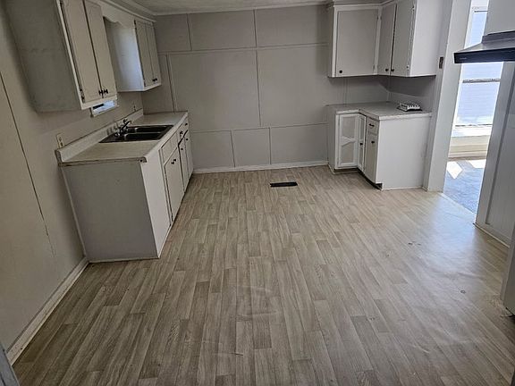 2nd image of 215 19th St S