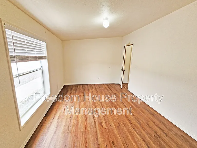 5220 Jerry Ave — Photo 16