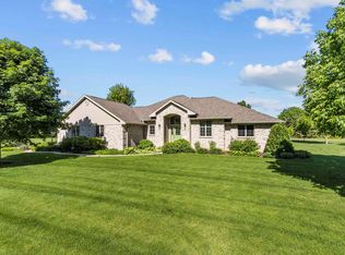 N8399 Firestone Way, MENASHA, WI 54952