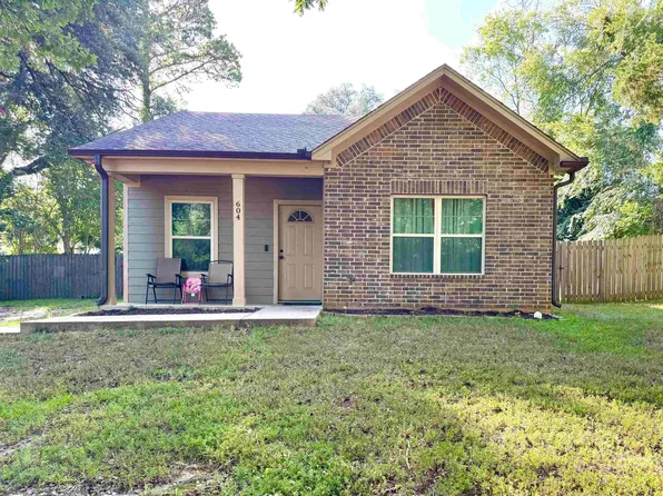 604 N Post St, Gladewater, TX 75647