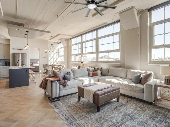 2600 W 7th St APT 2438, Fort Worth, TX 76107