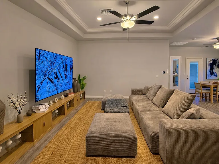 3406 Charleston St — Photo 3