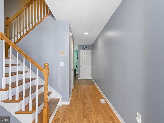 5th image of 107 Chambers St