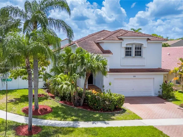 1020 NW 184th Ter, Pembroke Pines, FL 33029