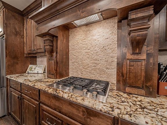 5th image of 1018 Thornridge Ct