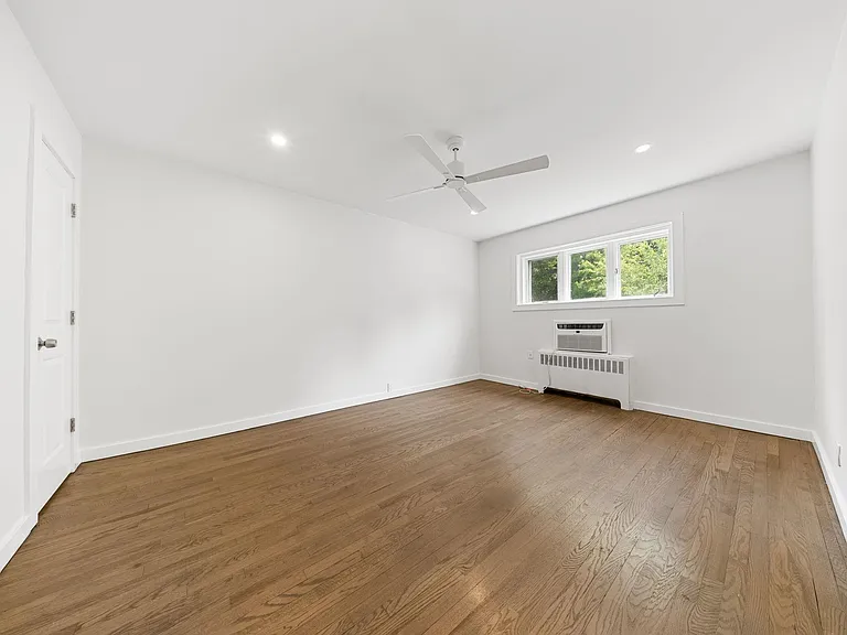 32 College St #2 — Photo 16