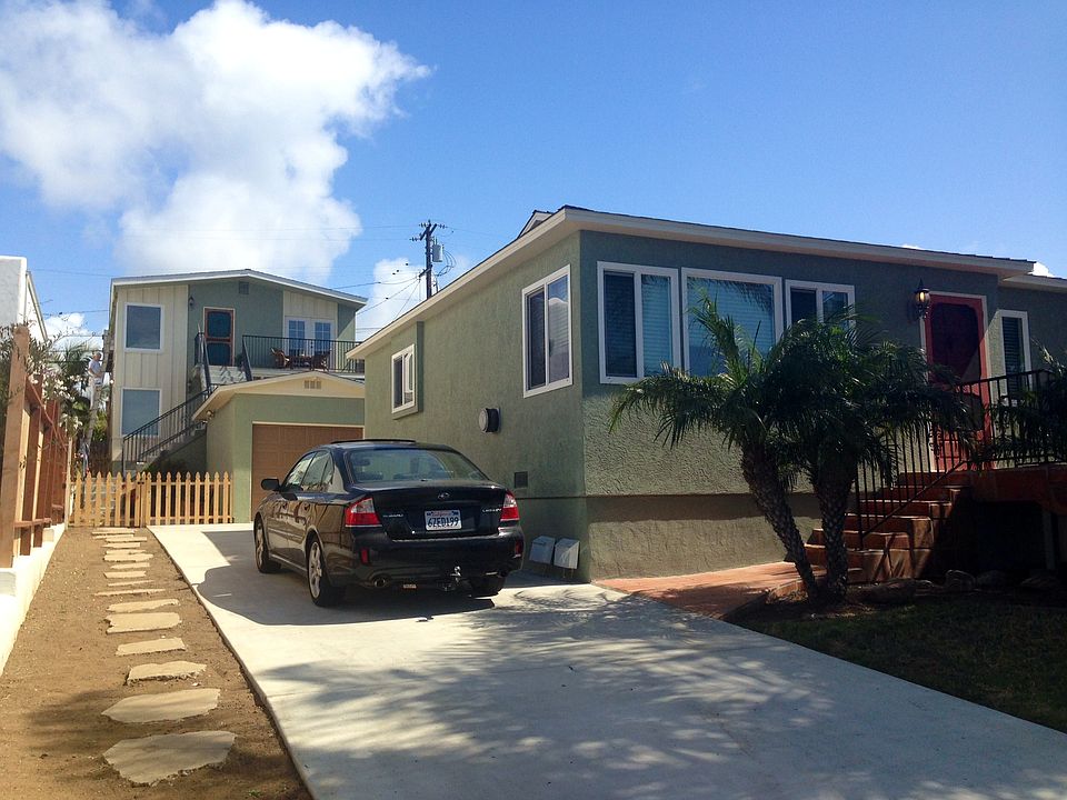 Main house view with upstairs apartment show in back.