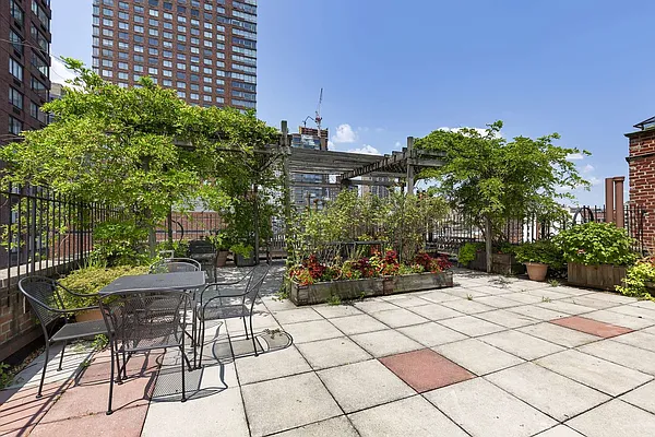 Sold by Corcoran | media 27