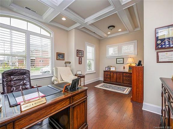 4th image of 1023 Gray Oak Ln