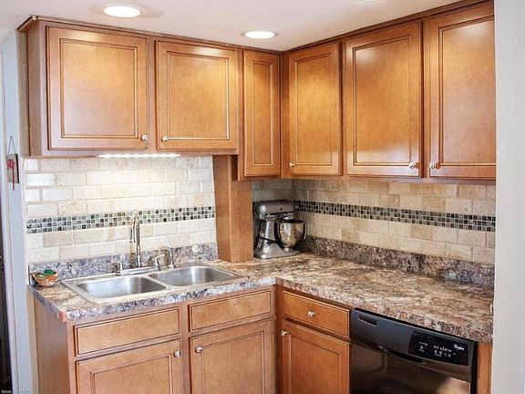 5th image of 508 Warnock St