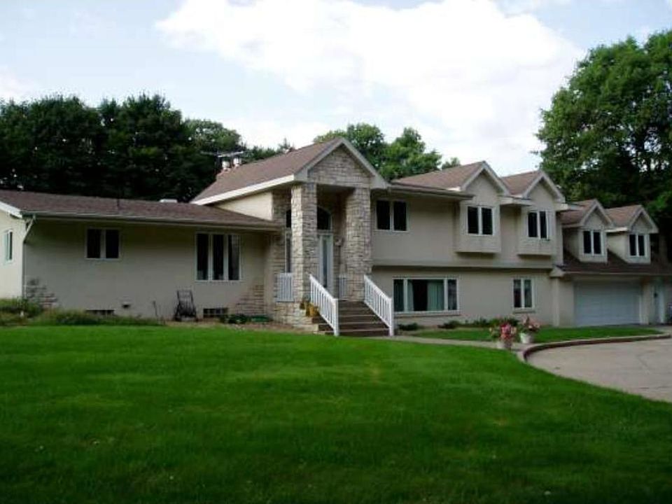 1st image of 230 Marie Ave W