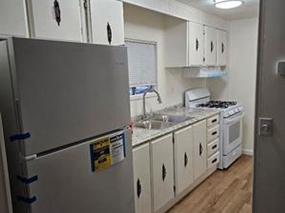 4th image of 691-325 Eagle Way