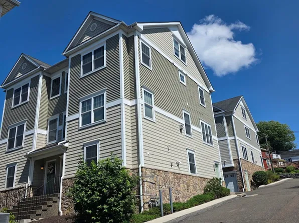 109 Park Ave APT 4, Danbury, CT 06810