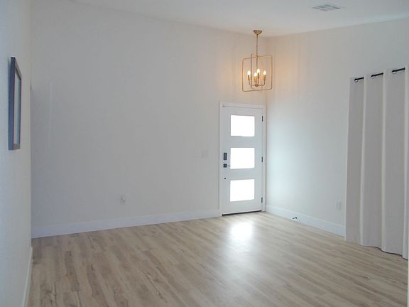 5th image of 519 Crimson View Pl