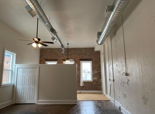 627 E Adams St #D, Springfield, IL 62701