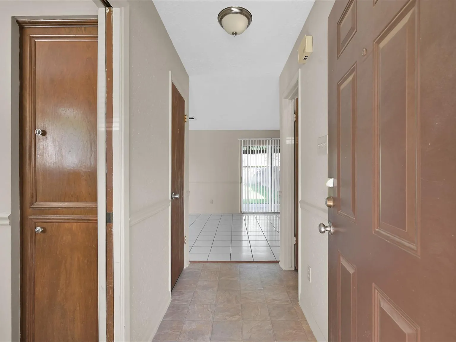 2 bed, 1.5 bath, 1154 sqft, $1,100 — Photo 3