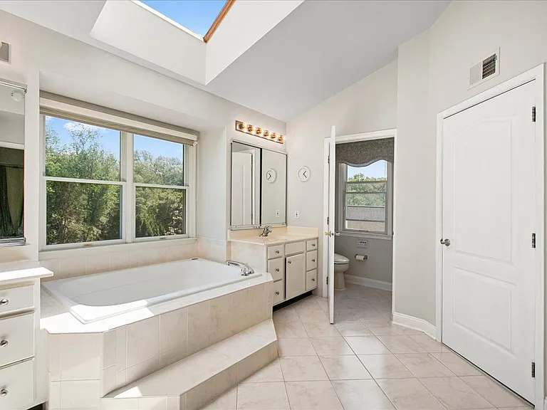 10243 Brittenford Dr — Photo 44
