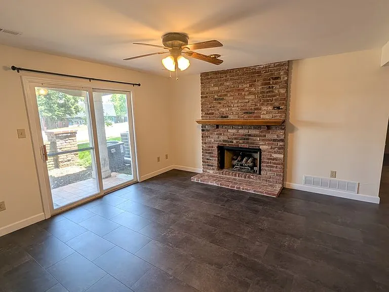 100 E Green Meadows Rd #9 — Photo 2