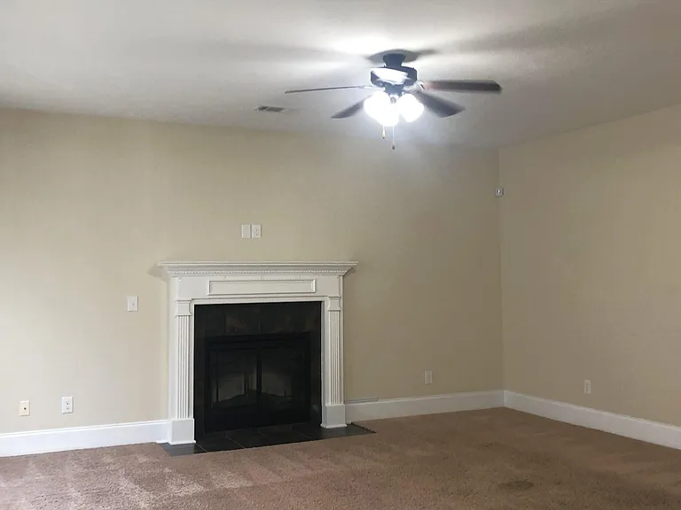 1806 Warwick St — Photo 11