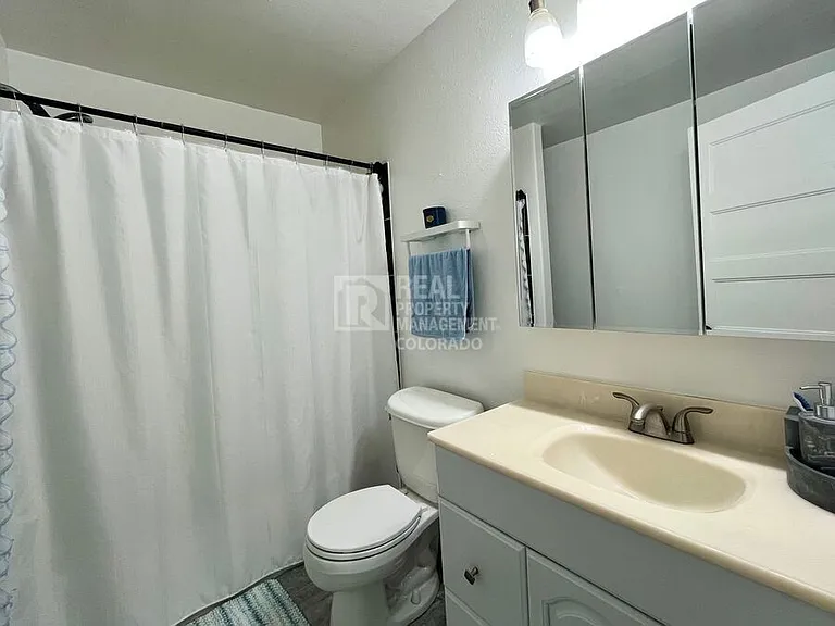 2791 W Irvington Pl — Photo 9