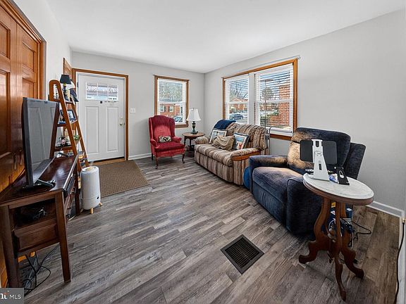 3rd image of 5021 Nantucket Rd