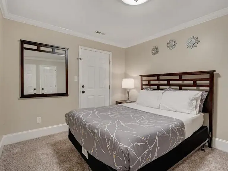 2225 Summit St #3 — Photo 8