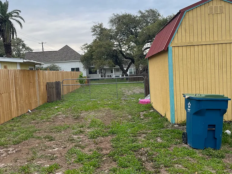 916 E Cedar St — Photo 18