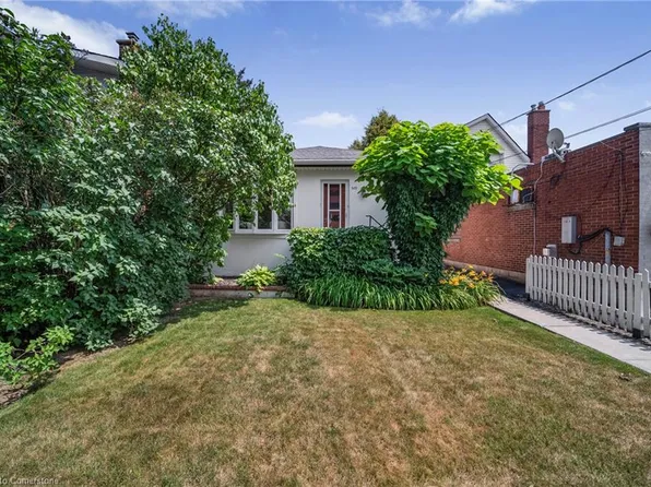 549 Upper Wentworth St, Hamilton, ON L9A 4T8