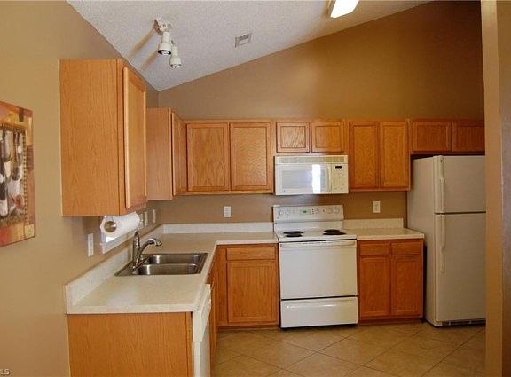 4th image of 204 Lucan Dr