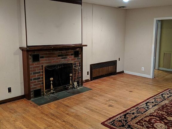 2nd image of 15 Myrtle St