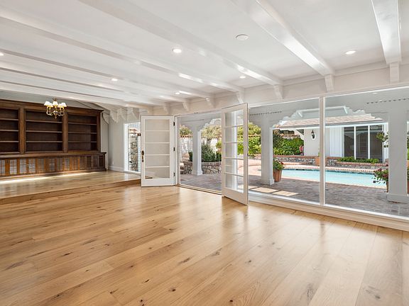 4th image of 2801 Pebble Dr