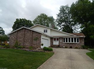 1830 Applewood Dr, Seven Hills, OH 44131