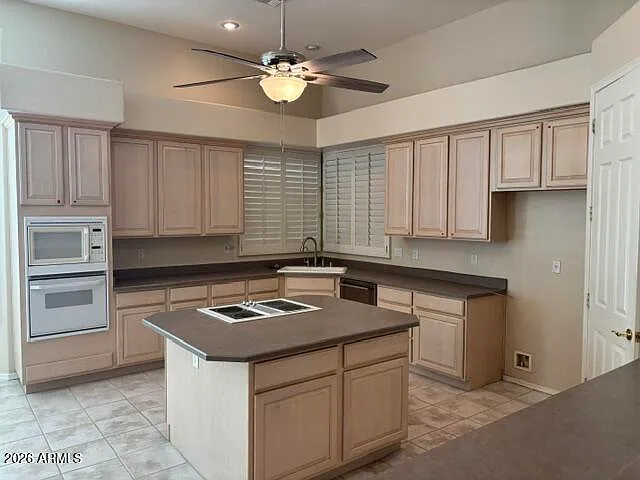 4 bed, 3.5 bath, 2984 sqft, $4,950 — Photo 2