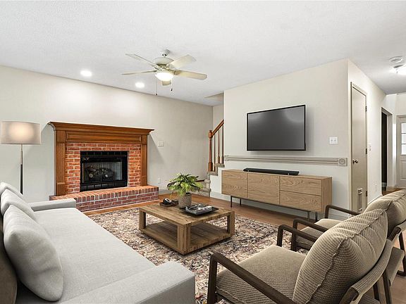 2nd image of 303 Billiken Dr