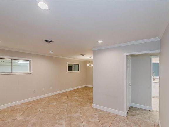 5th image of 1801 River Oaks Dr