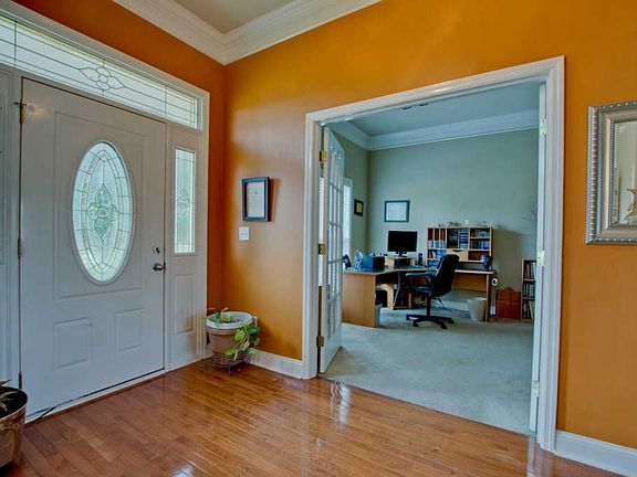 5th image of 110 Spearpoint Ln