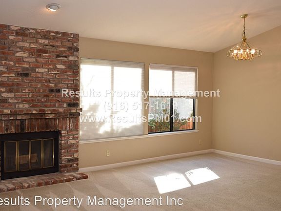 2nd image of 1621 Ashford Dr