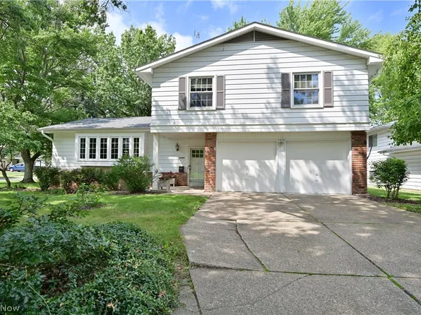 27008 Sweetbriar Dr, North Olmsted, OH 44070