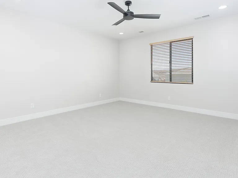 1621 W Approach Ln — Photo 31