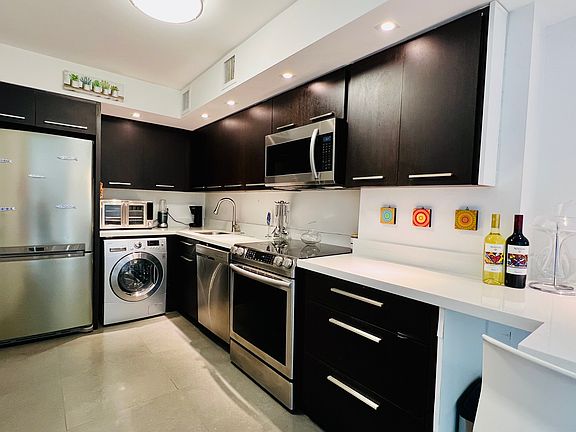5th image of 6770 Indian Creek Dr #Penthouse H